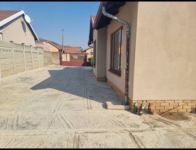 3 BEDROOM HOUSE FOR SALE IN TLHABANE WEST